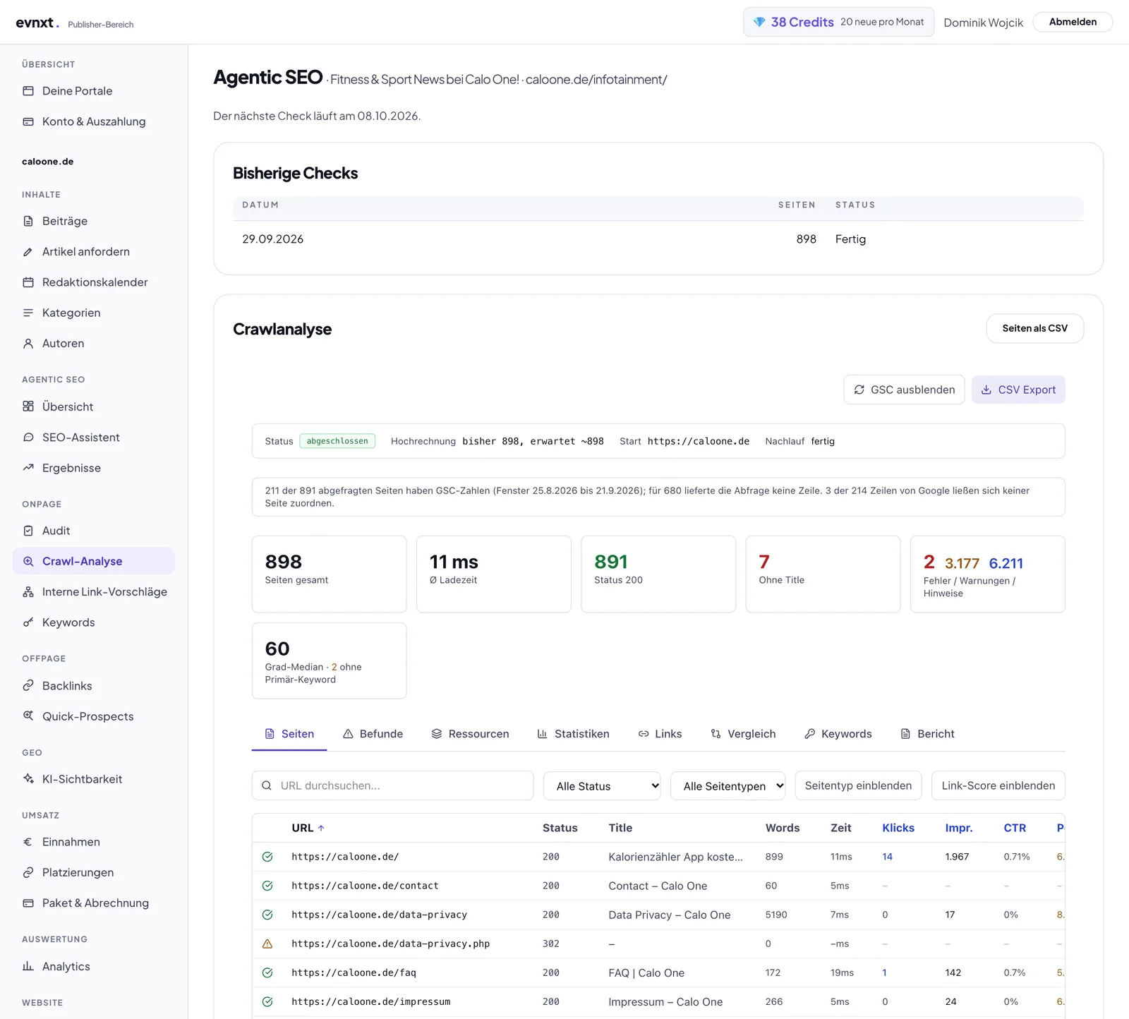 Crawl-Analyse: Liste der bisherigen Checks, Kennzahlen wie Seitenzahl, Ladezeit und Statuscodes, darunter die Seitentabelle mit Status, Titel, Wortzahl und Search-Console-Zahlen